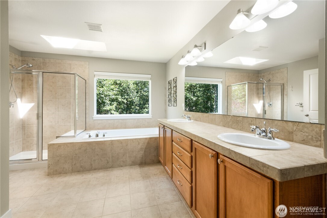 25548 SE 274th Place , Maple Valley, WA 98038