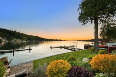 21 Strawberry Point Road , Bellingham, WA 98229