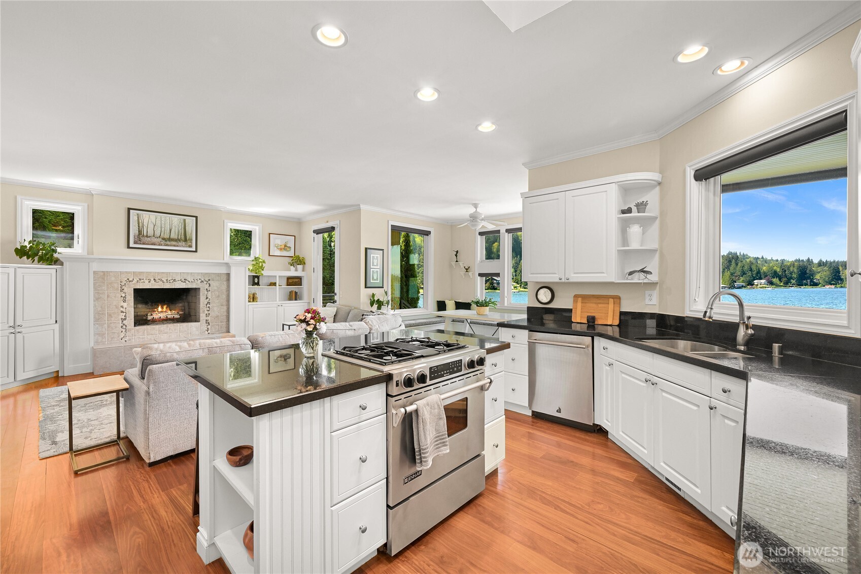 21 Strawberry Point Road , Bellingham, WA 98229