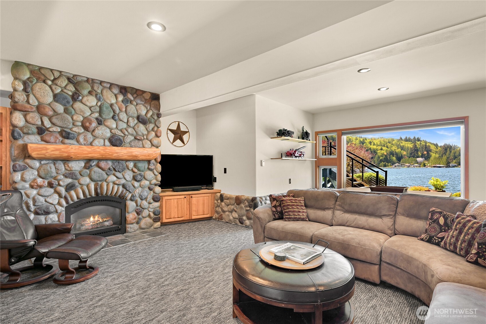 21 Strawberry Point Road , Bellingham, WA 98229