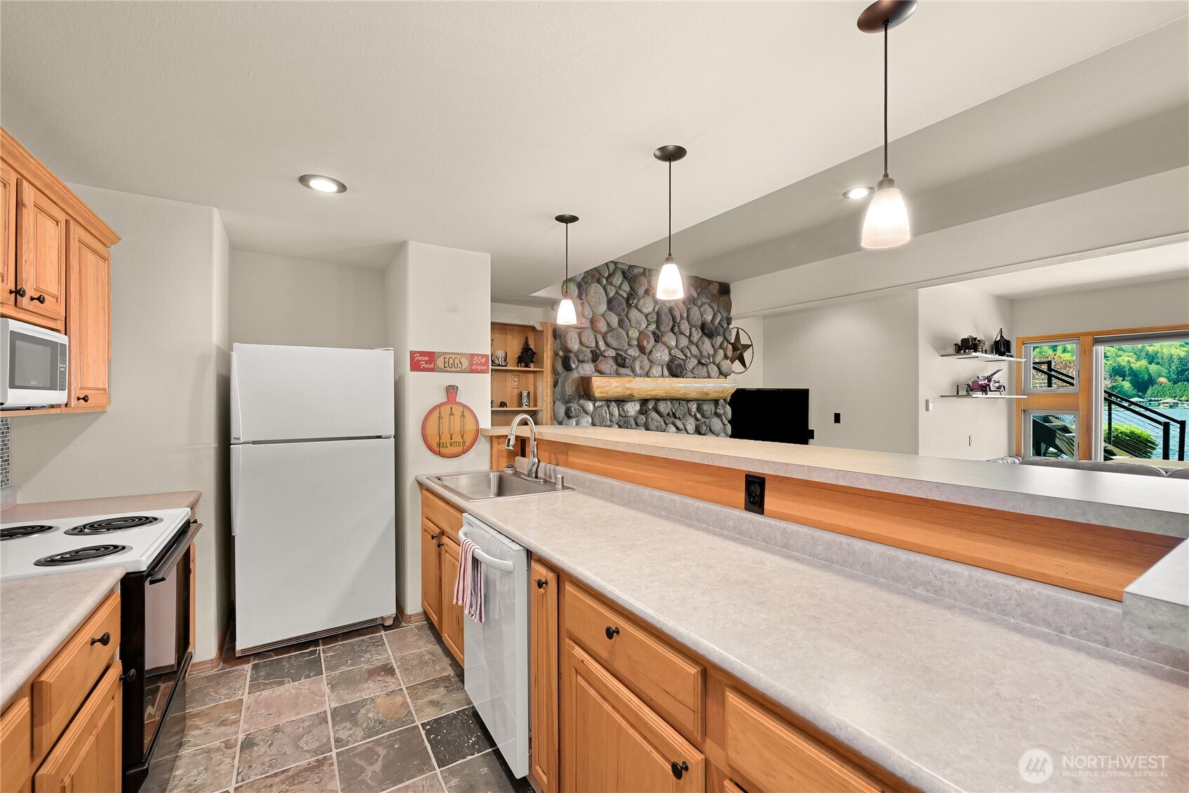 21 Strawberry Point Road , Bellingham, WA 98229