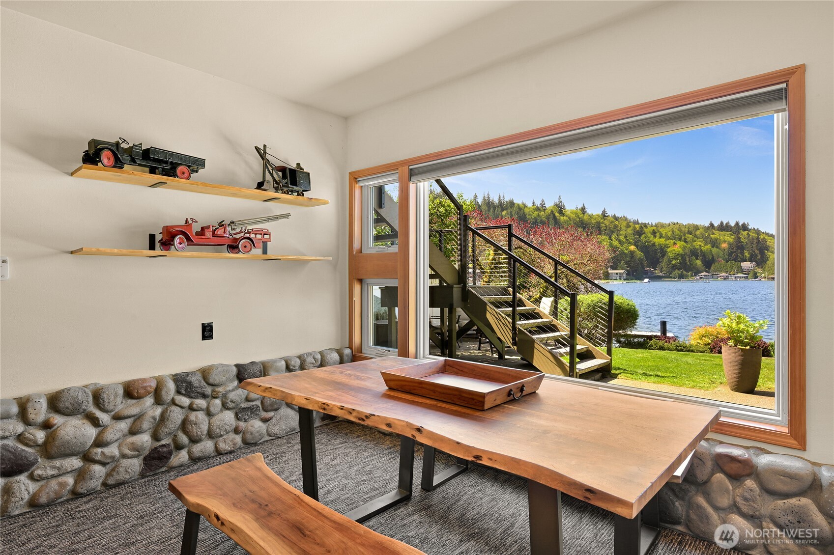 21 Strawberry Point Road , Bellingham, WA 98229