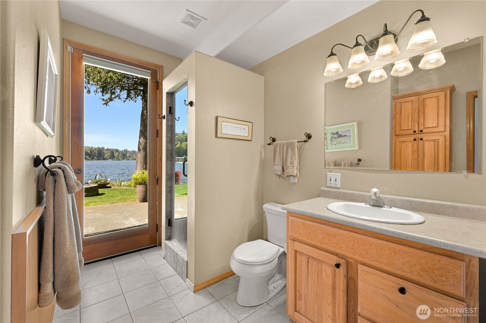21 Strawberry Point Road , Bellingham, WA 98229