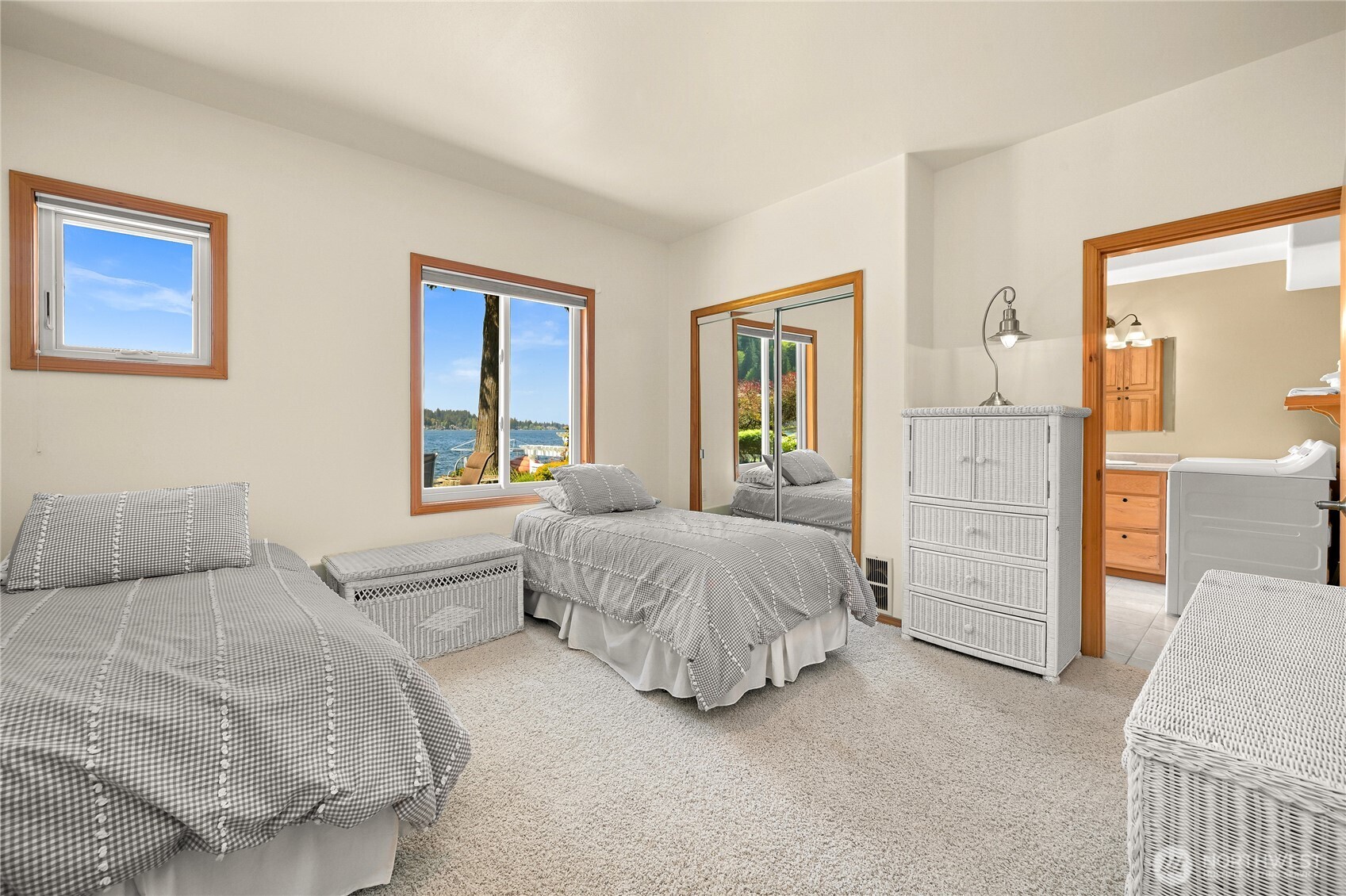 21 Strawberry Point Road , Bellingham, WA 98229