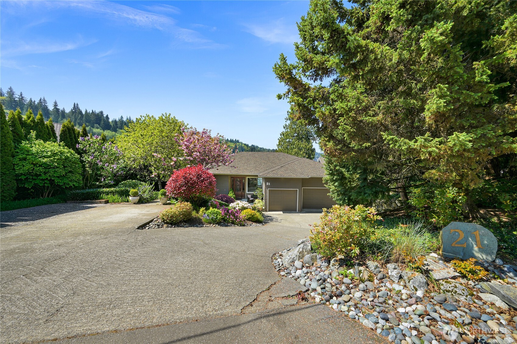 21 Strawberry Point Road , Bellingham, WA 98229