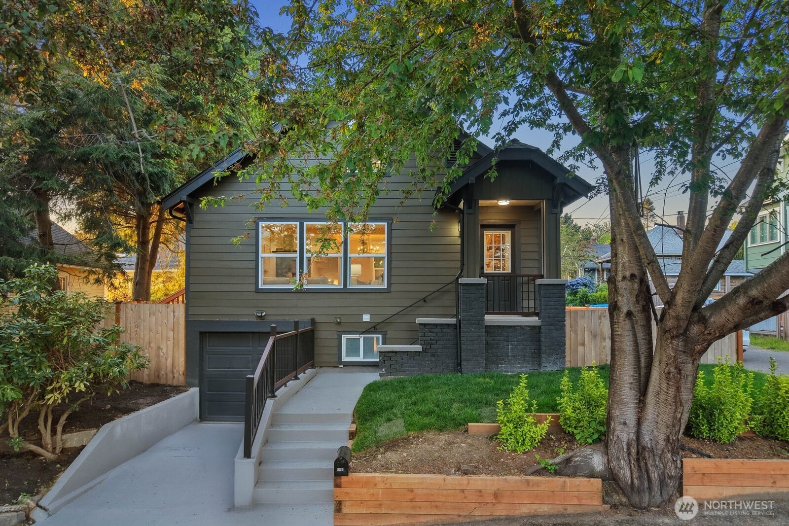 512 NW 44th Street , Seattle, WA 98107