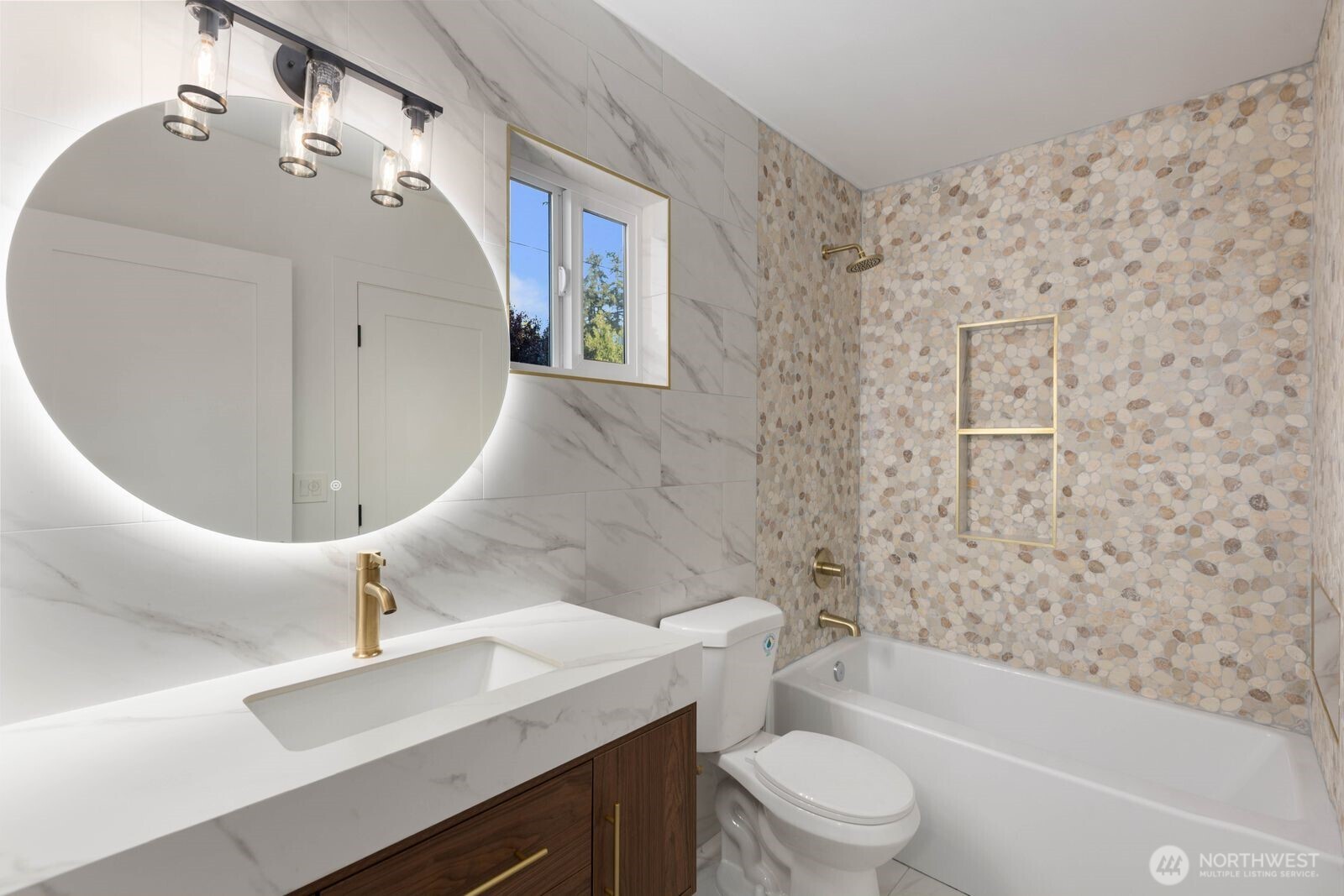 512 NW 44th Street , Seattle, WA 98107