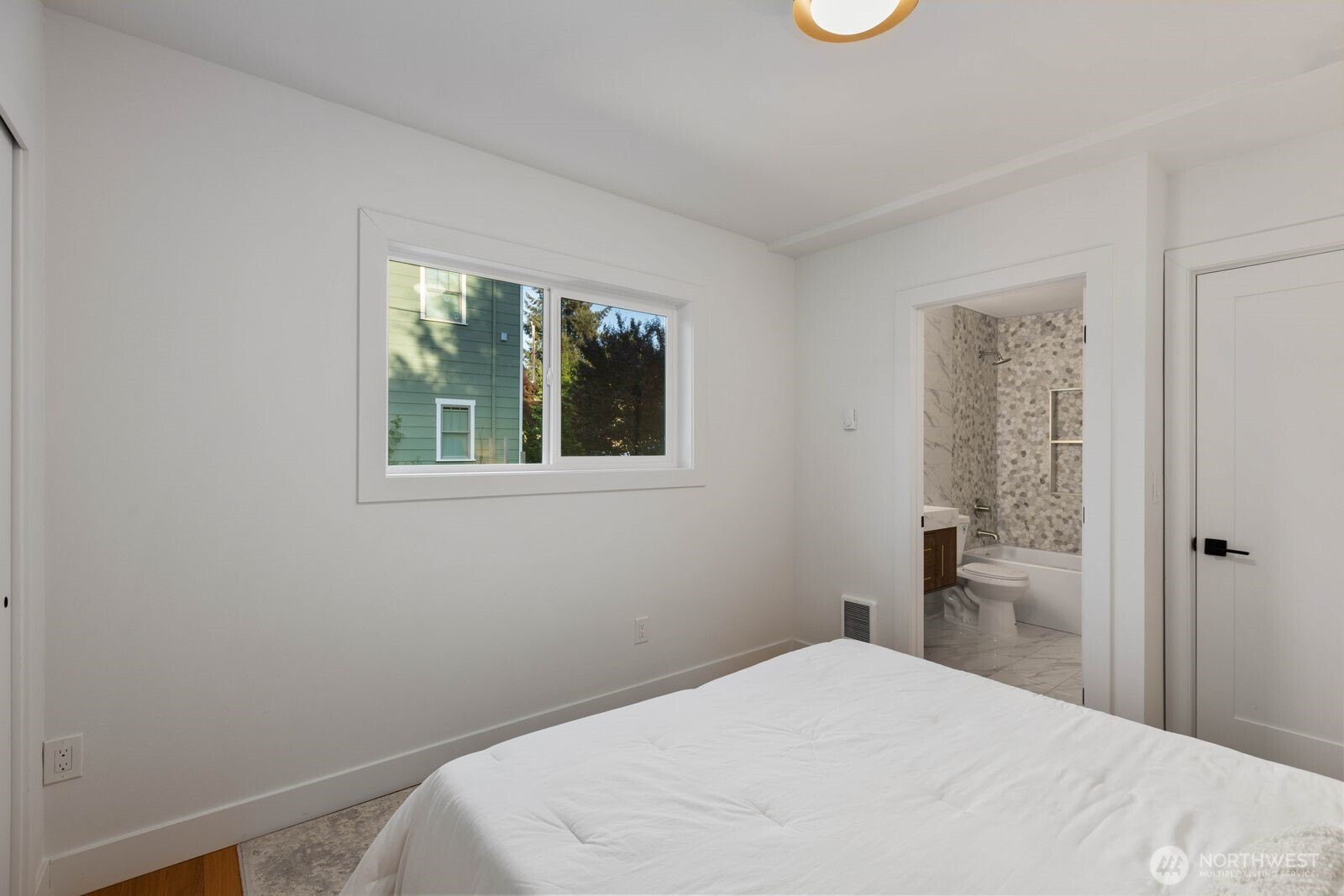 512 NW 44th Street , Seattle, WA 98107