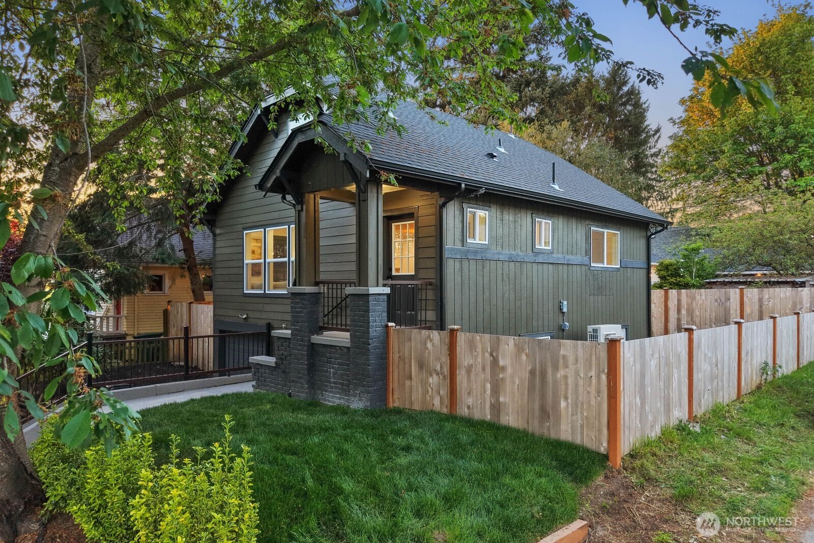 512 NW 44th Street , Seattle, WA 98107