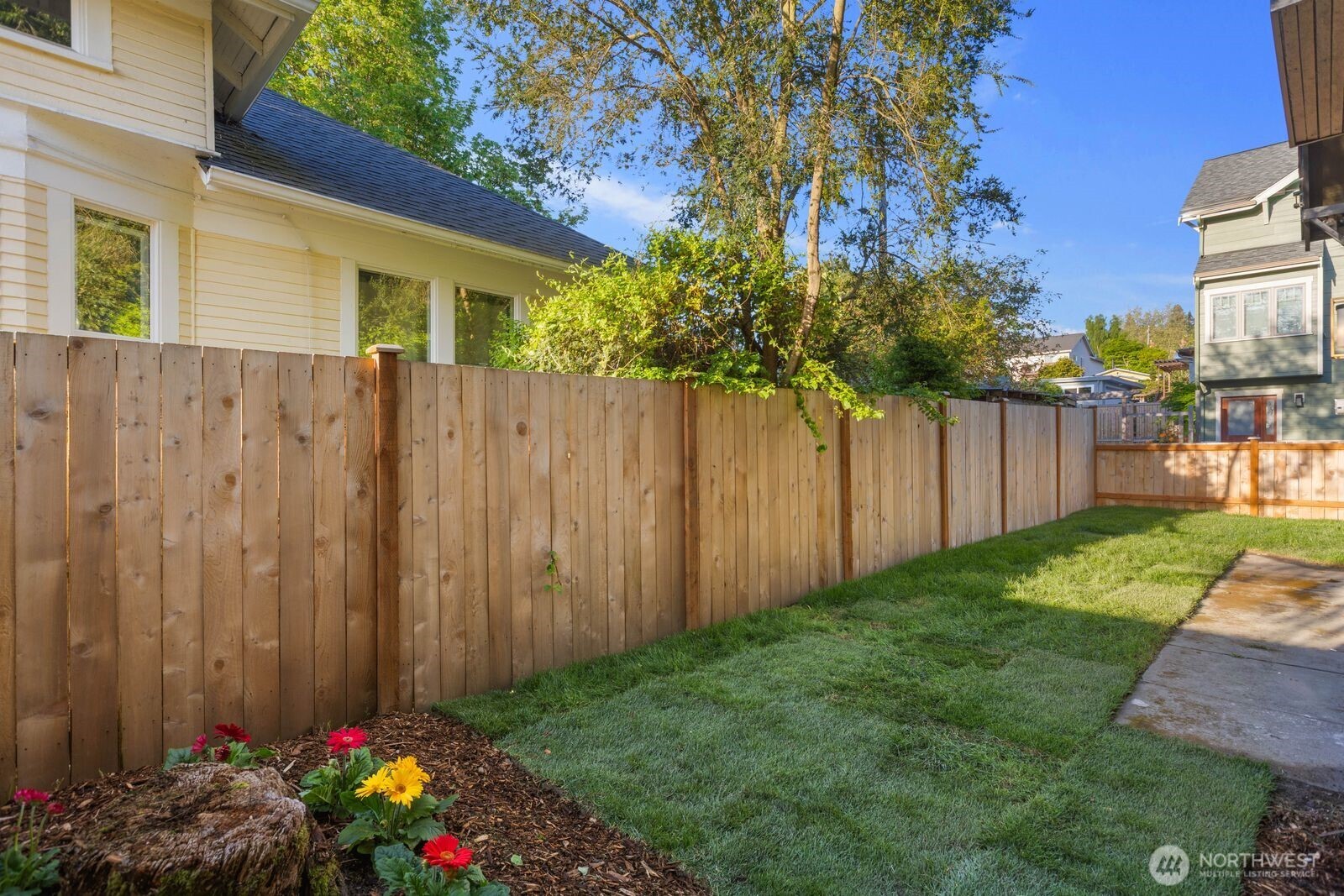 512 NW 44th Street , Seattle, WA 98107