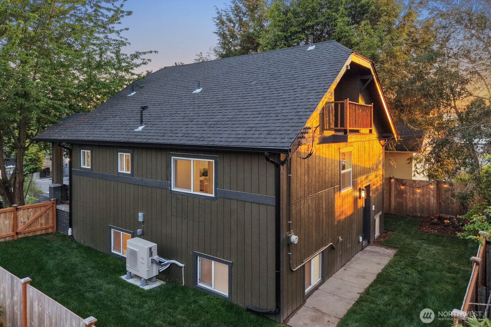 512 NW 44th Street , Seattle, WA 98107