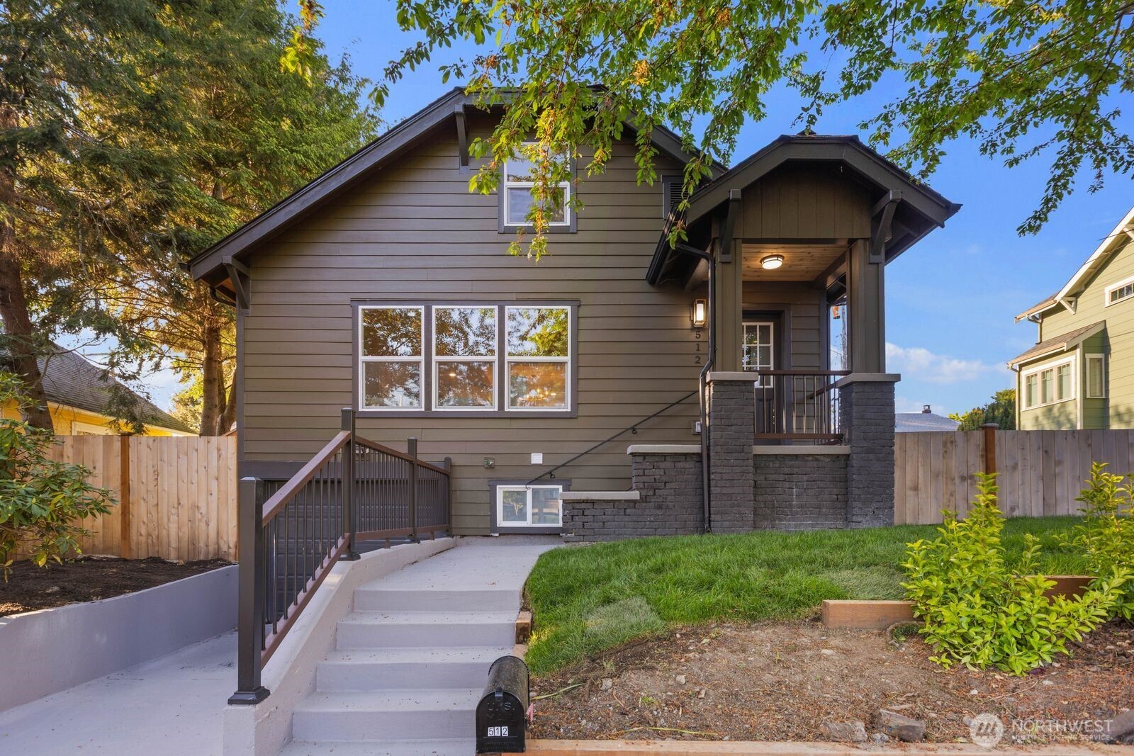 512 NW 44th Street , Seattle, WA 98107