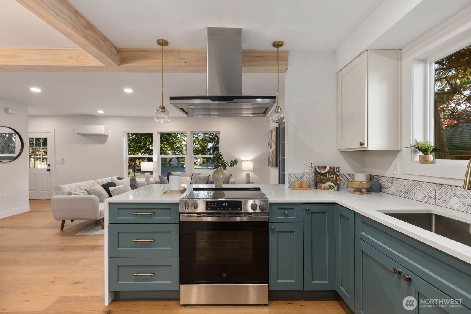 512 NW 44th Street , Seattle, WA 98107