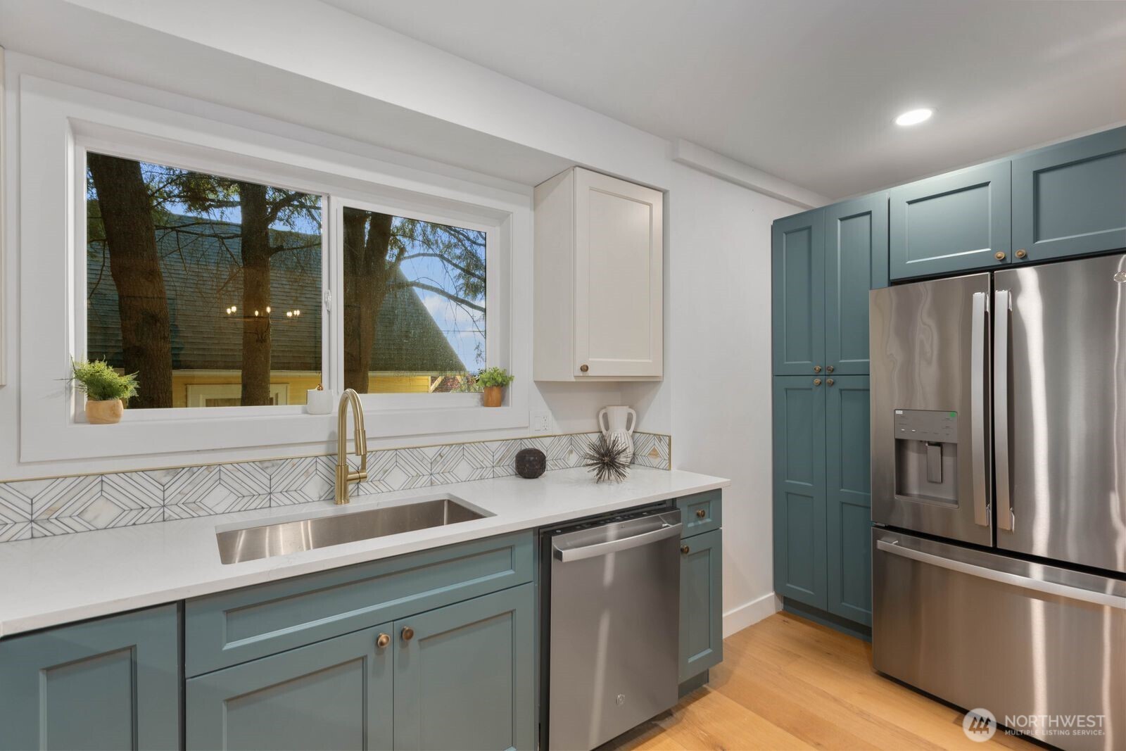 512 NW 44th Street , Seattle, WA 98107
