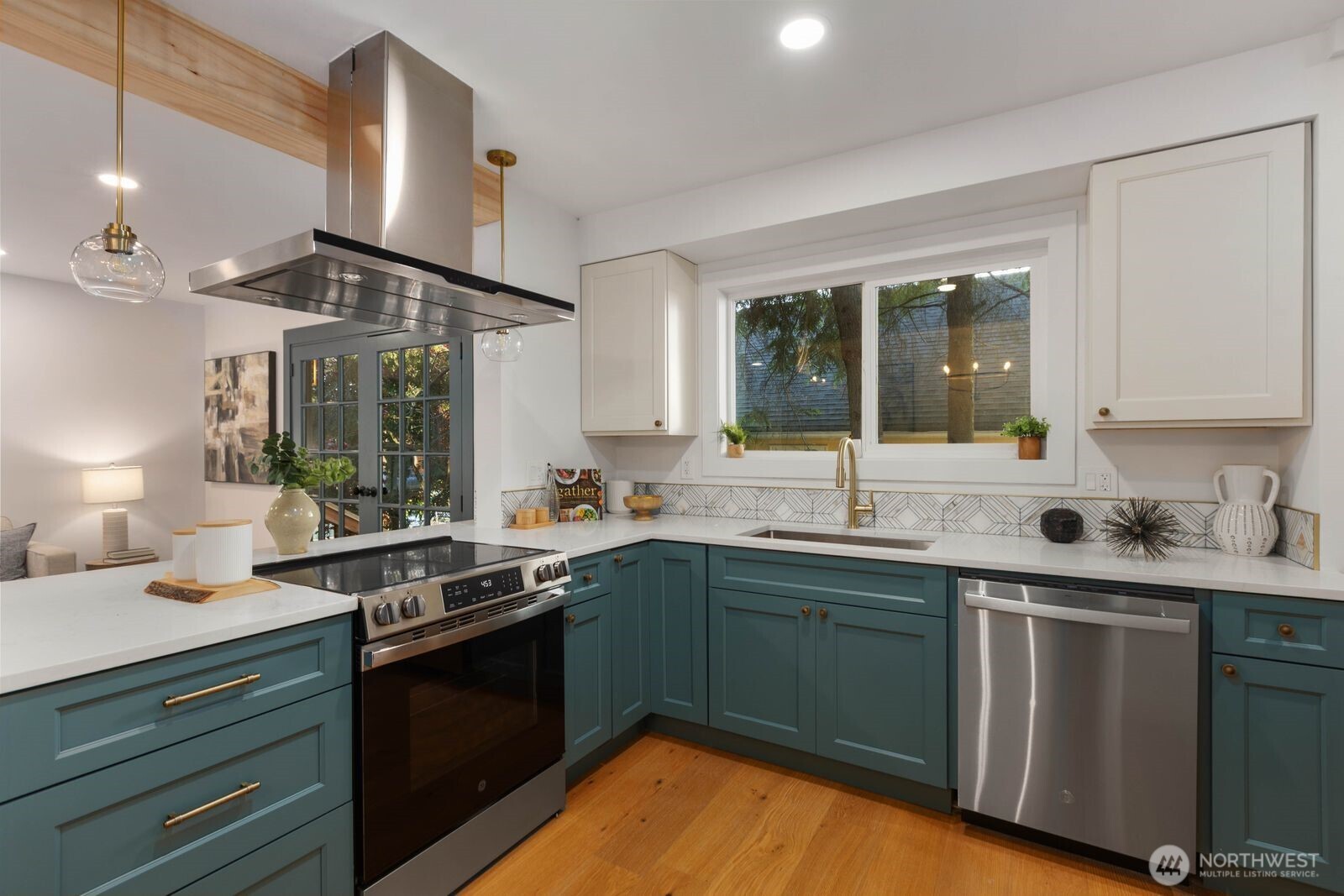 512 NW 44th Street , Seattle, WA 98107