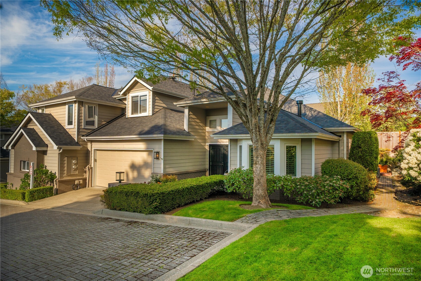 102 8th Lane #102, Kirkland, WA 98033