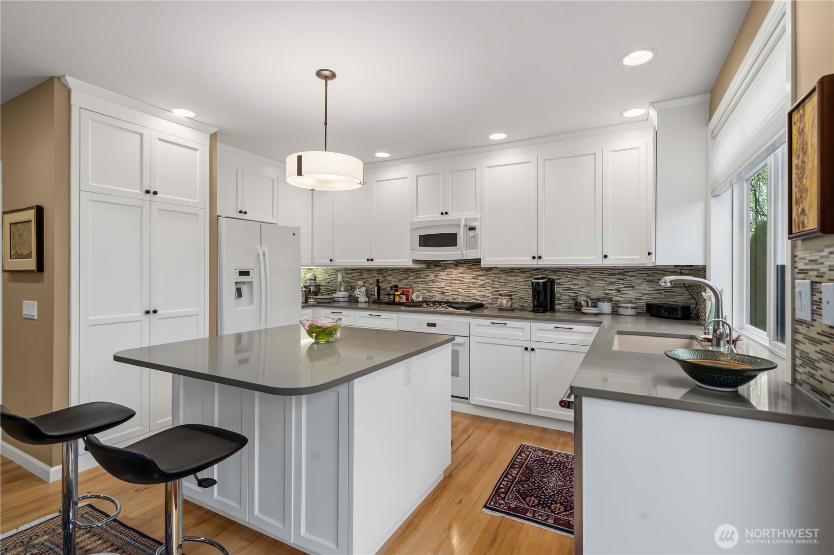 102 8th Lane #102, Kirkland, WA 98033