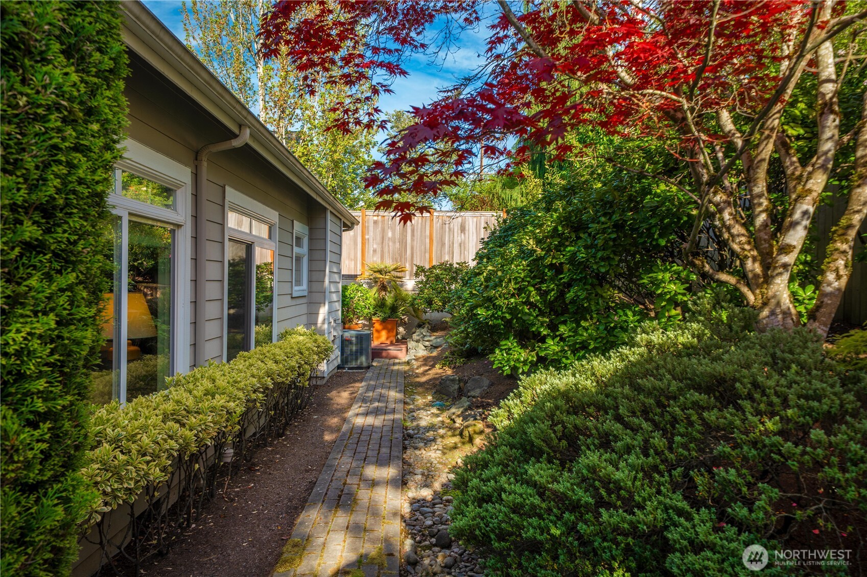 102 8th Lane #102, Kirkland, WA 98033