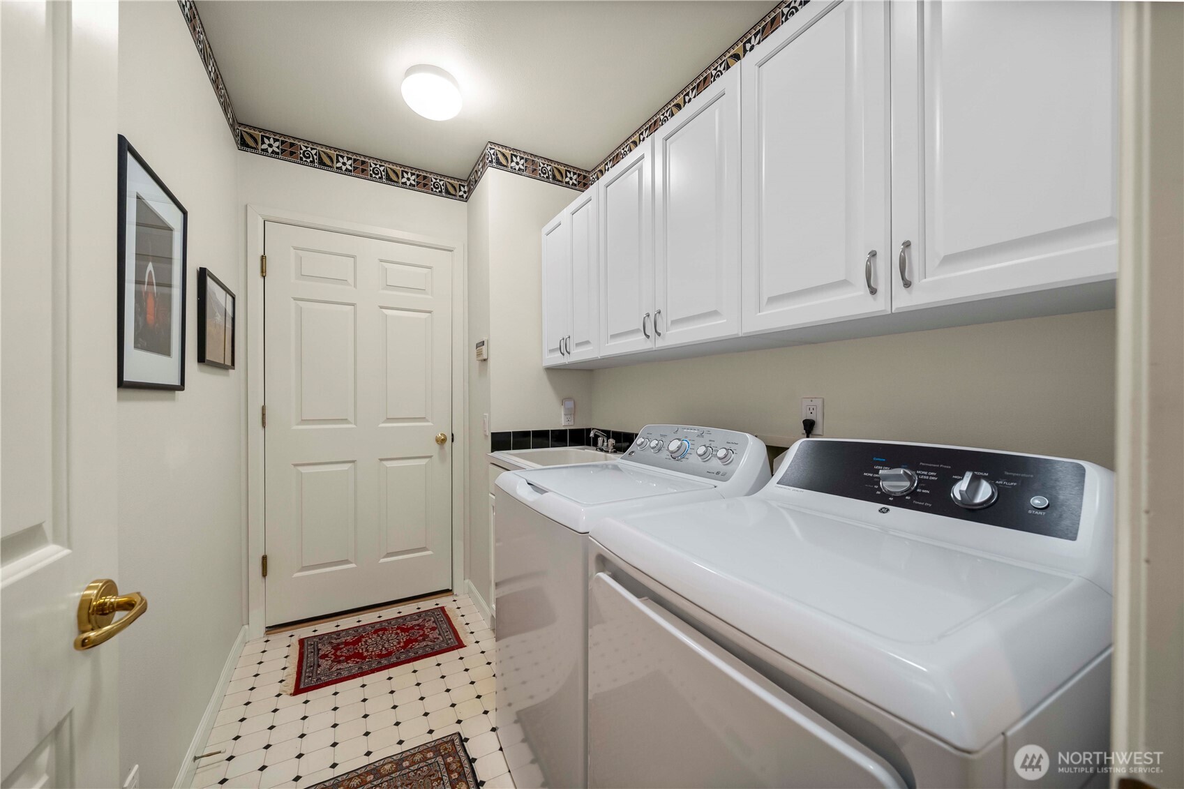 102 8th Lane #102, Kirkland, WA 98033
