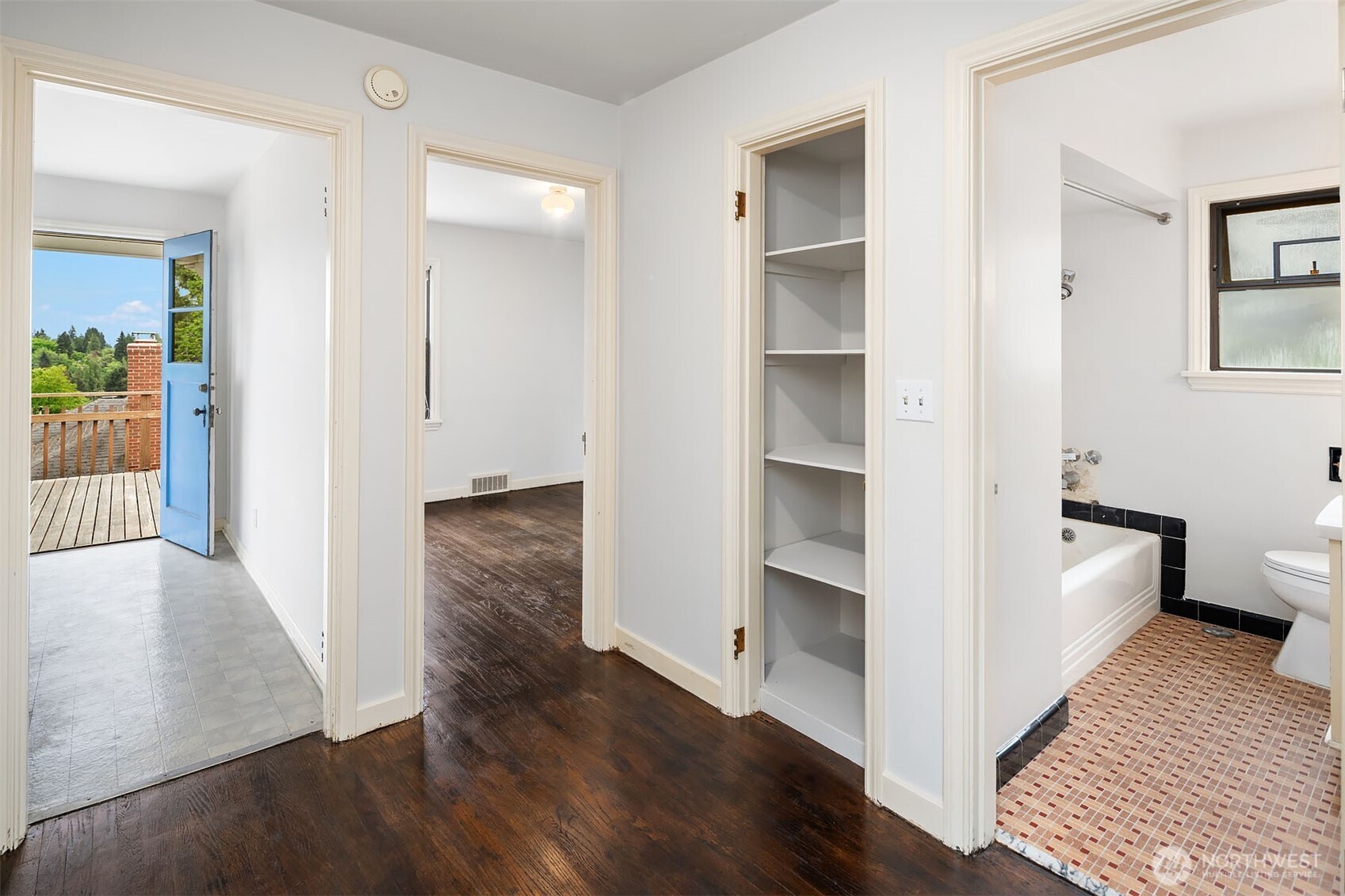 8622 17th Avenue NE, Seattle, WA 98115