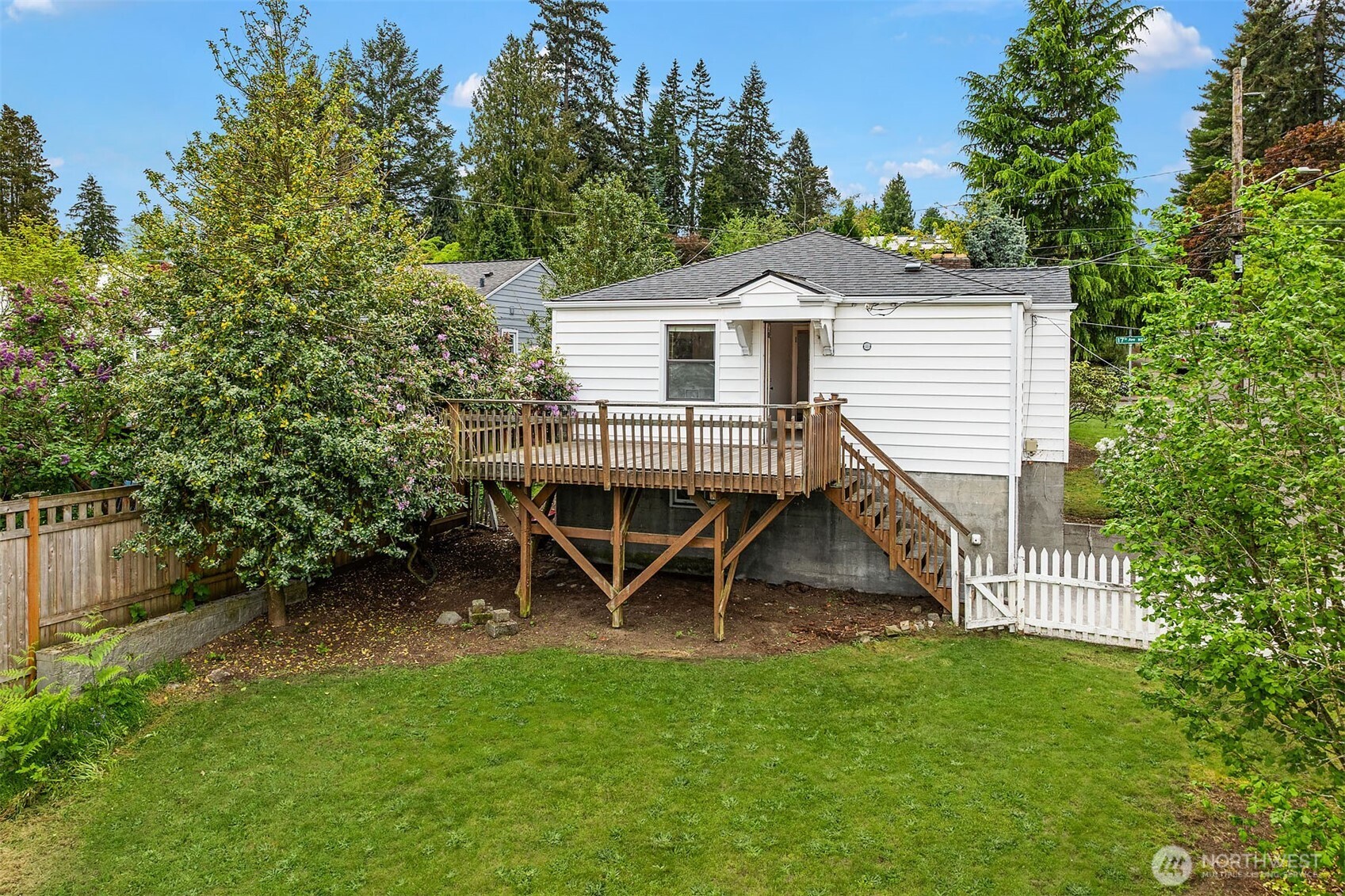 8622 17th Avenue NE, Seattle, WA 98115