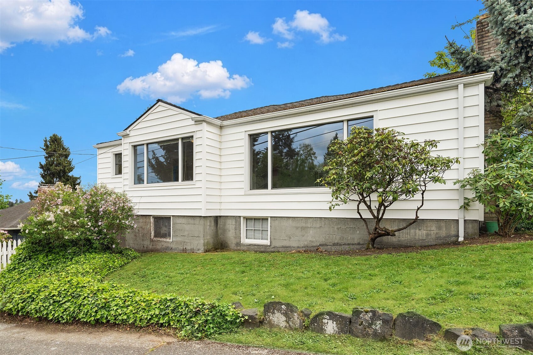 8622 17th Avenue NE, Seattle, WA 98115