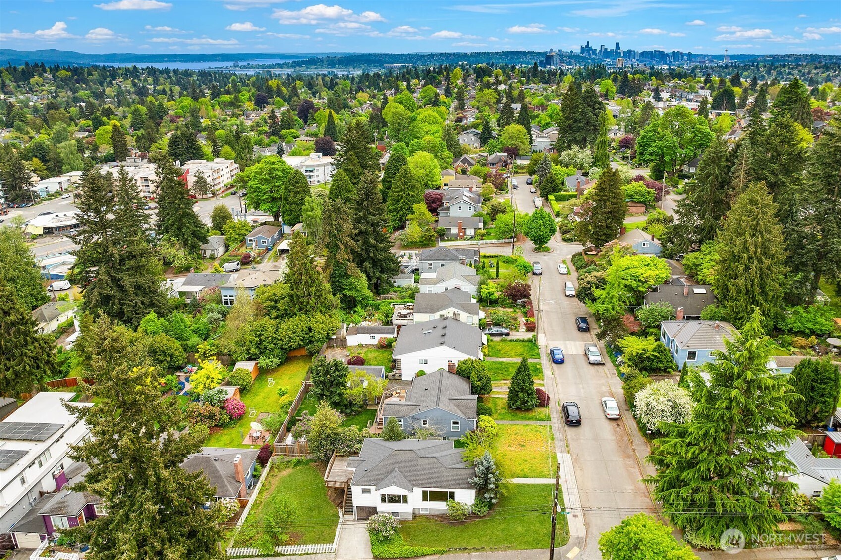 8622 17th Avenue NE, Seattle, WA 98115
