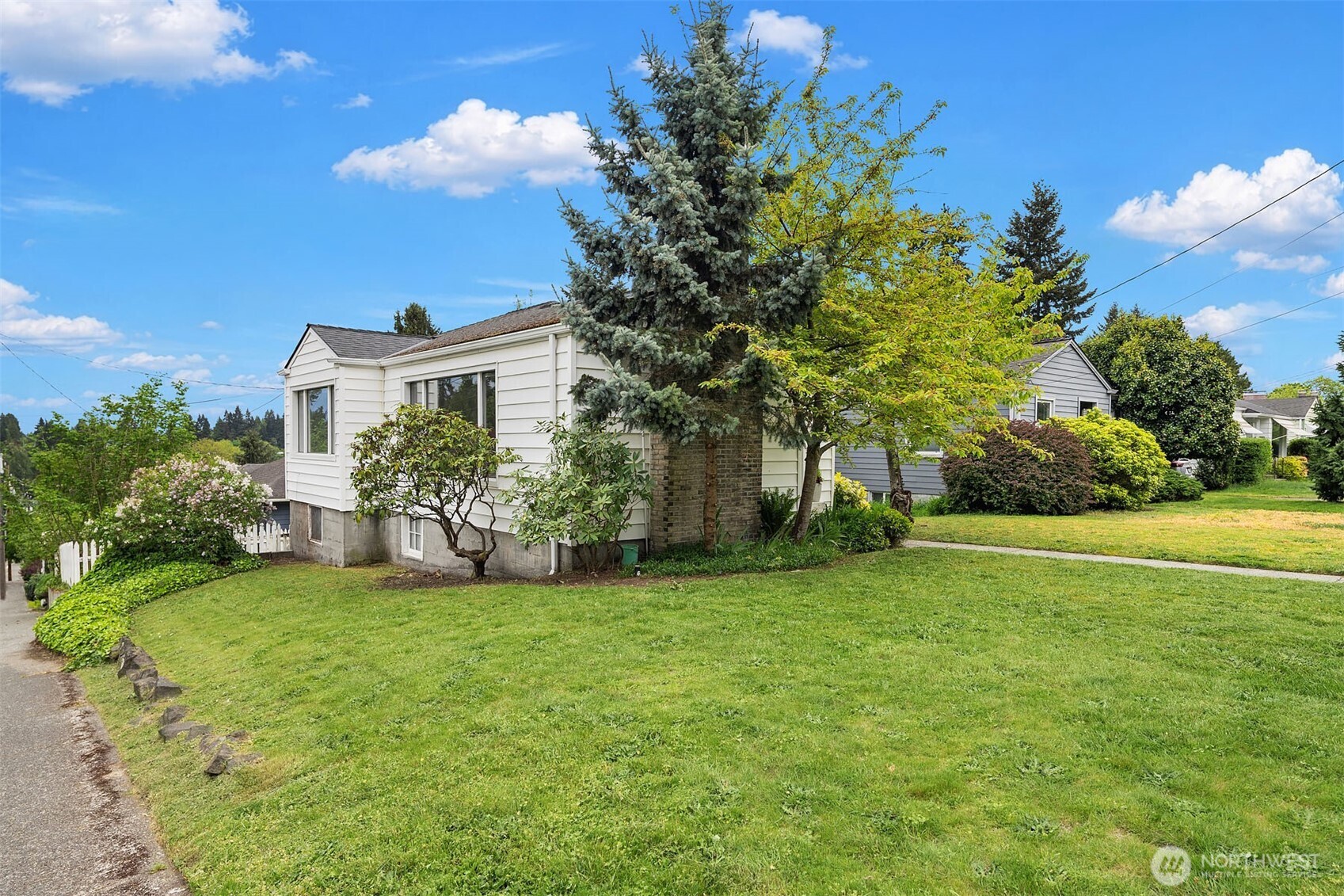 8622 17th Avenue NE, Seattle, WA 98115