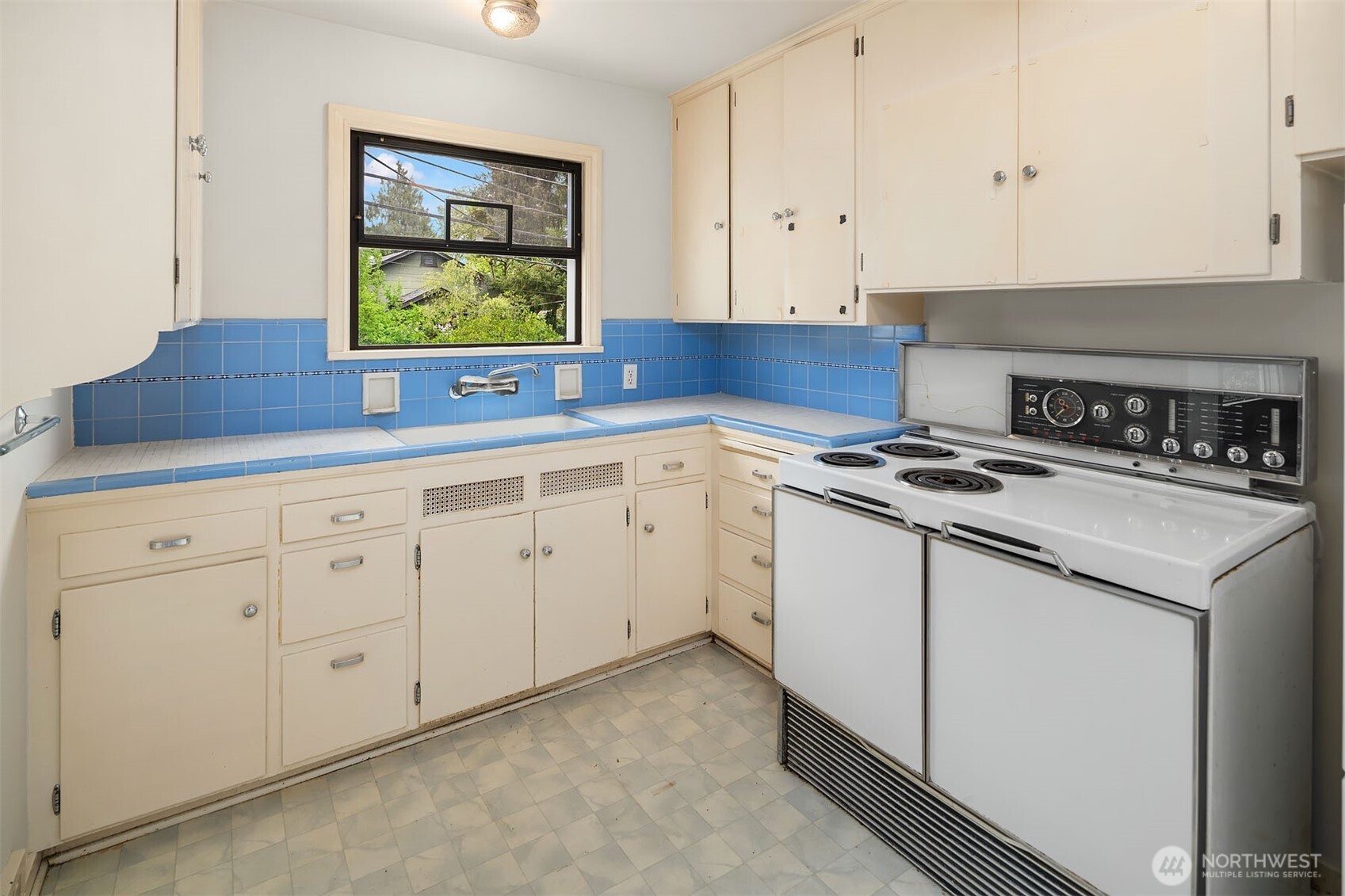 8622 17th Avenue NE, Seattle, WA 98115