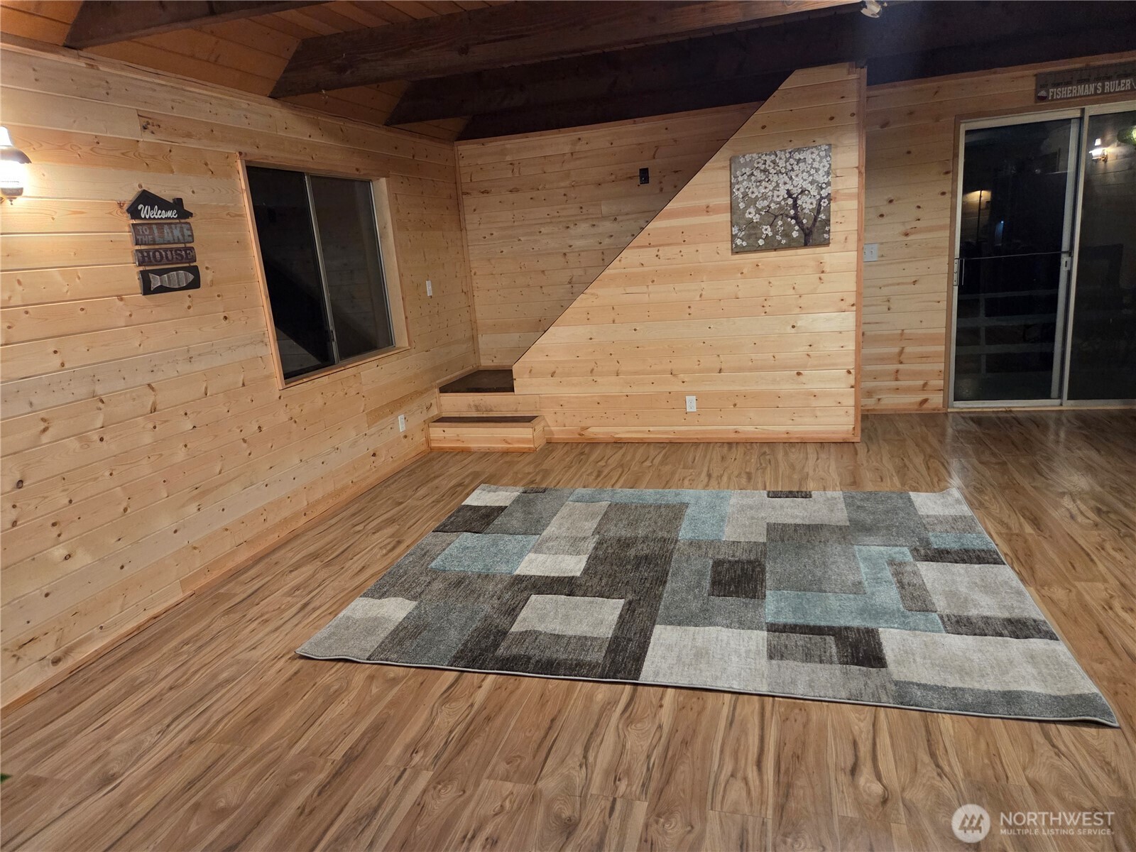 41 N Mt Rose Avenue , Hoodsport, WA 98548