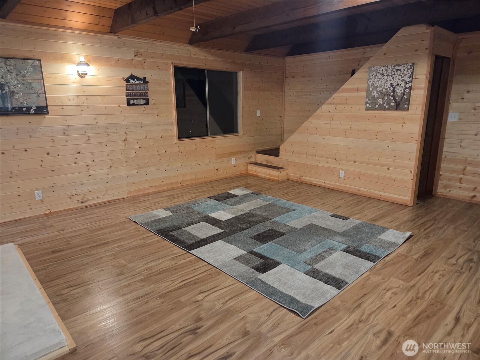 41 N Mt Rose Avenue , Hoodsport, WA 98548