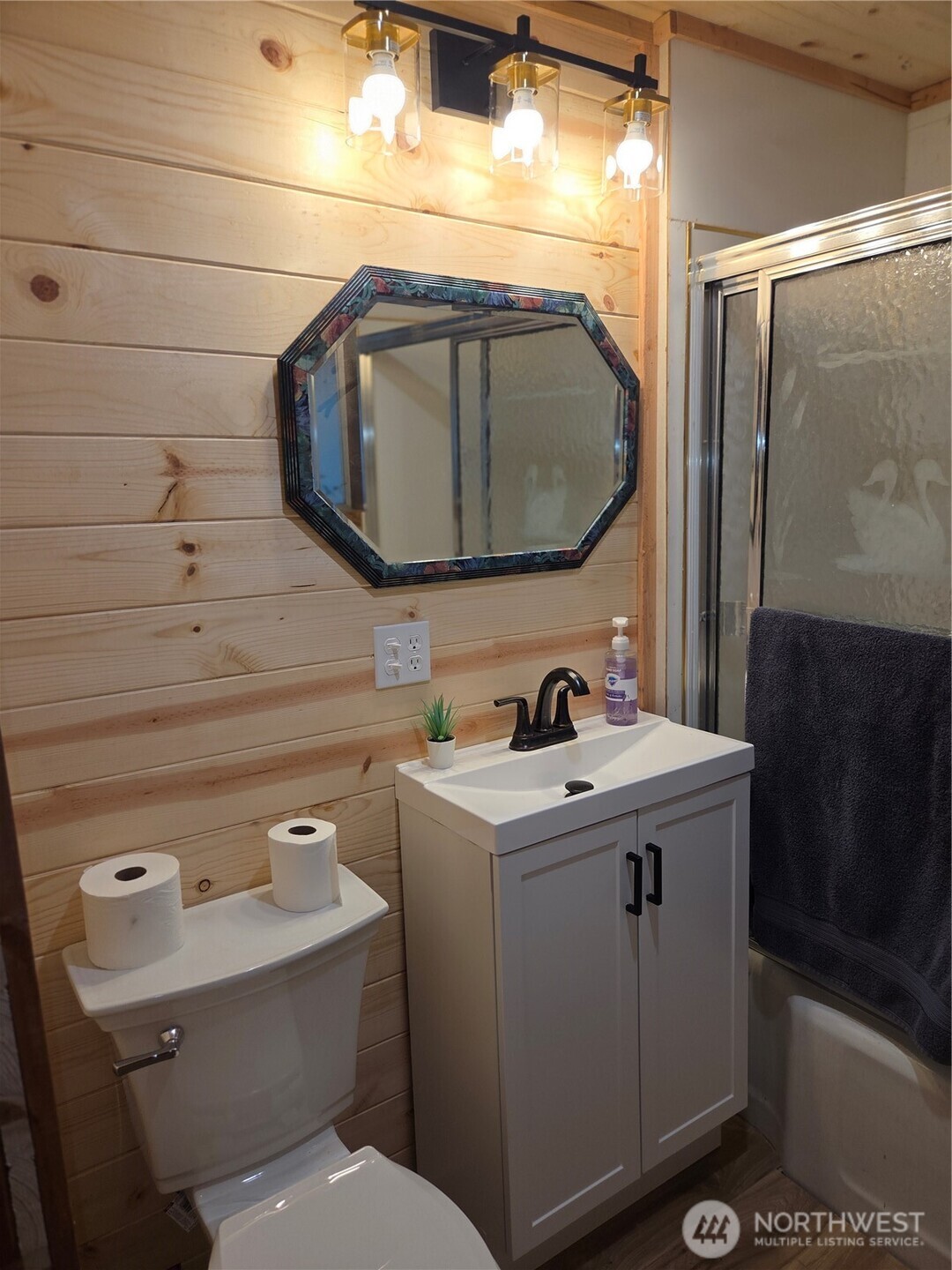 41 N Mt Rose Avenue , Hoodsport, WA 98548