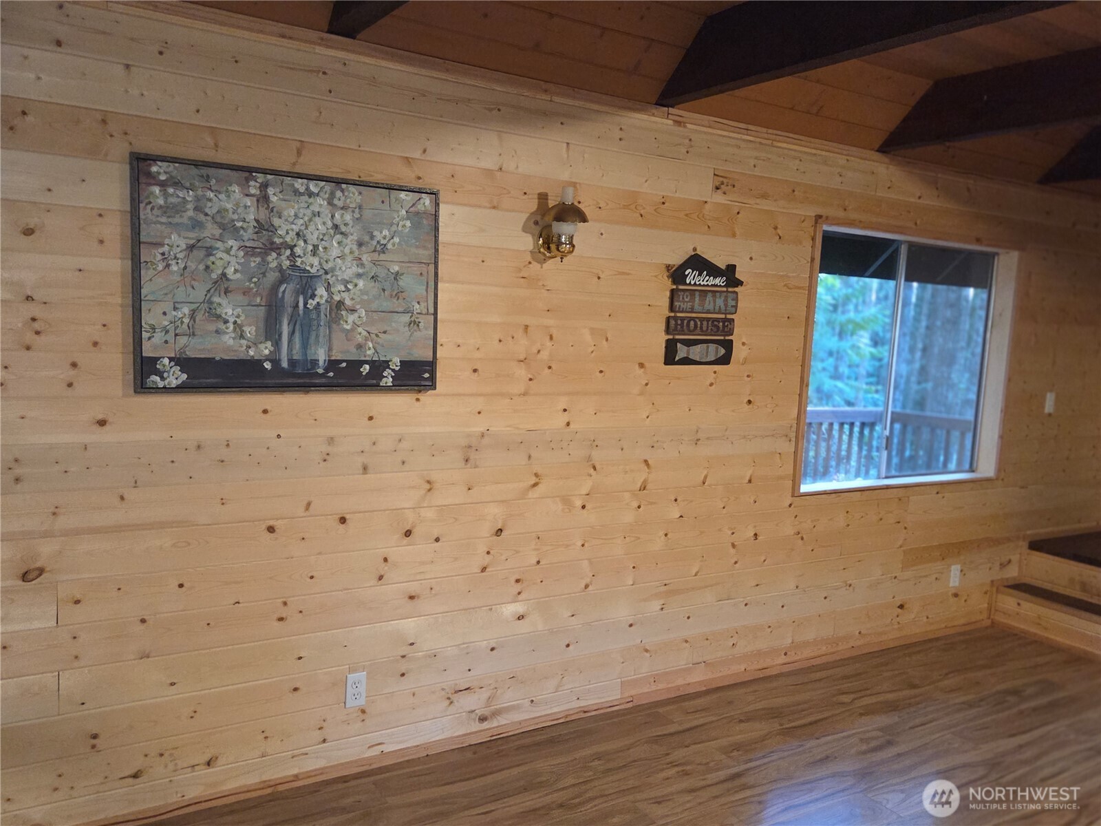 41 N Mt Rose Avenue , Hoodsport, WA 98548