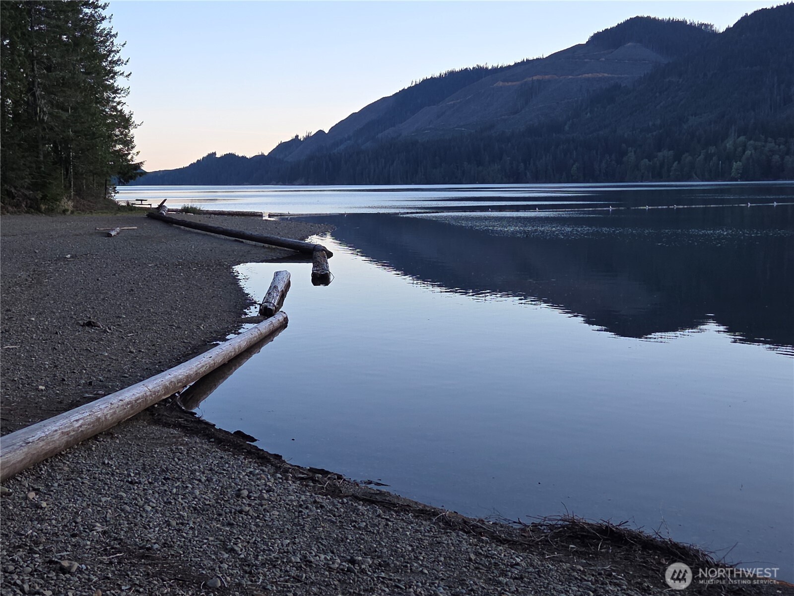 41 N Mt Rose Avenue , Hoodsport, WA 98548