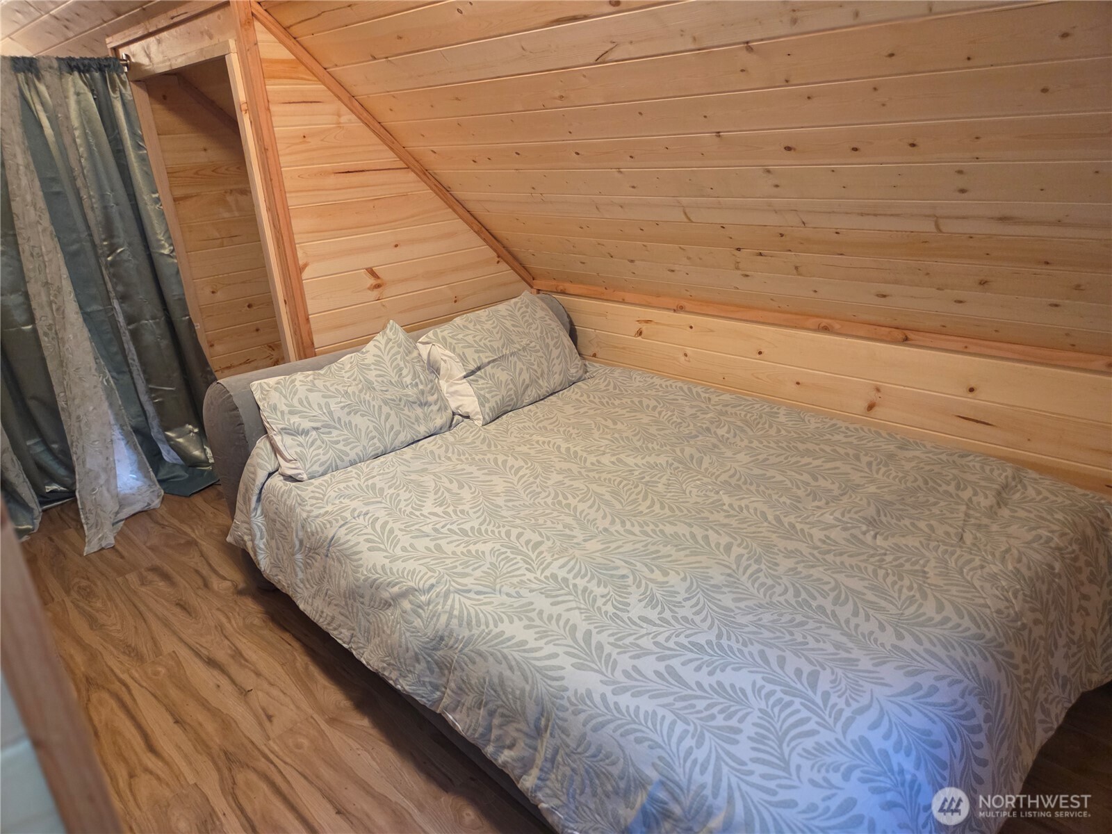 41 N Mt Rose Avenue , Hoodsport, WA 98548