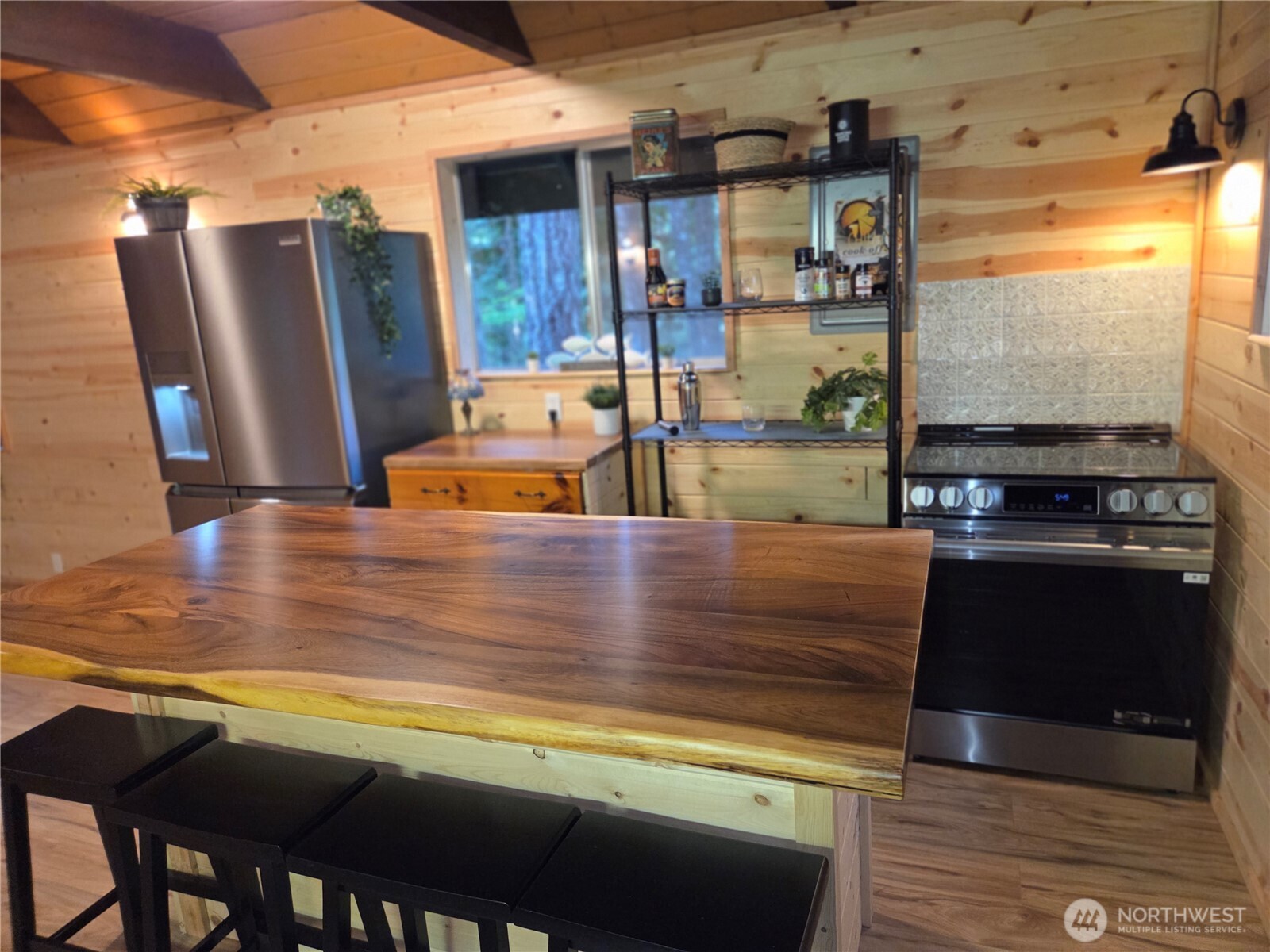41 N Mt Rose Avenue , Hoodsport, WA 98548