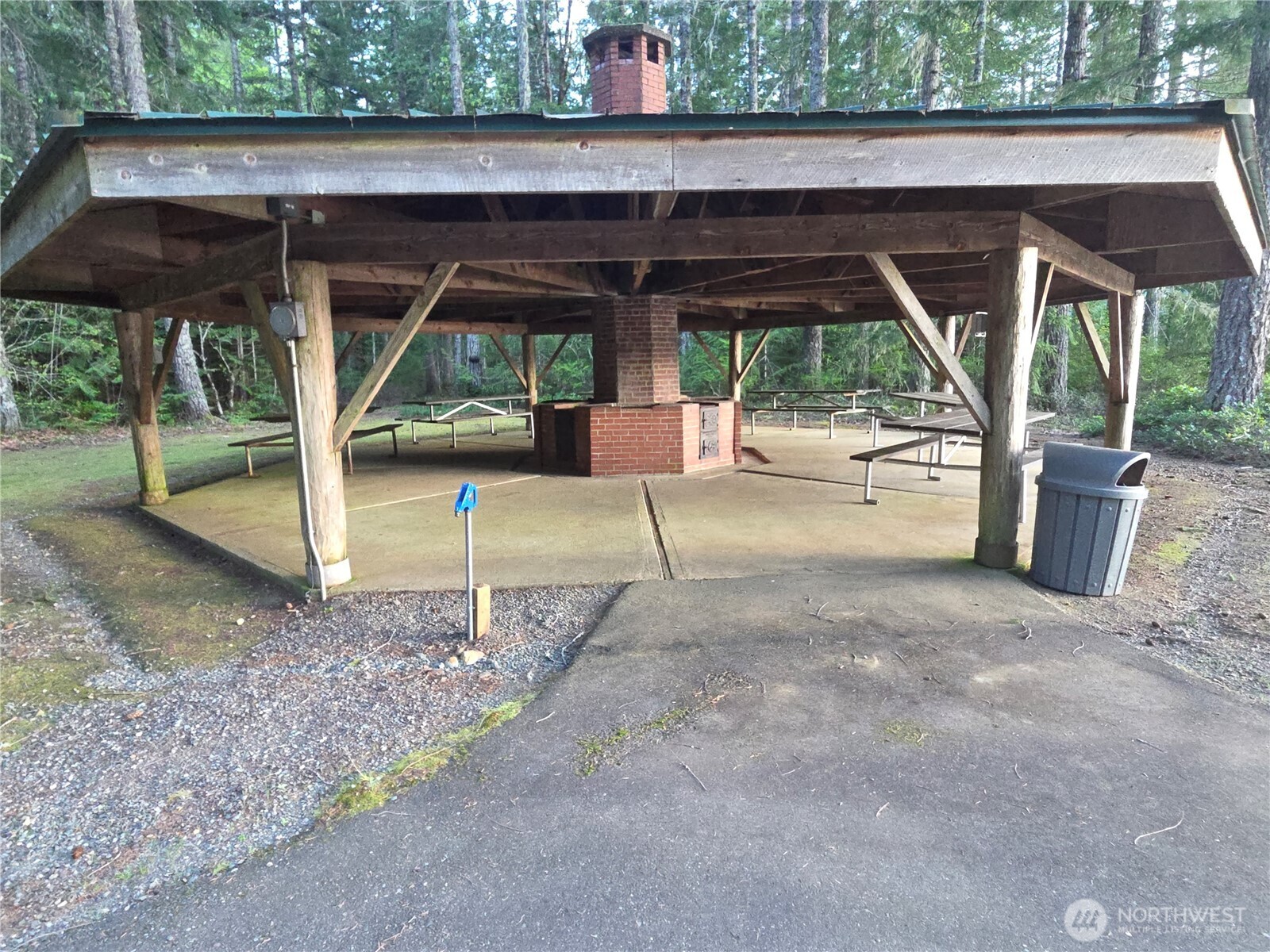 41 N Mt Rose Avenue , Hoodsport, WA 98548