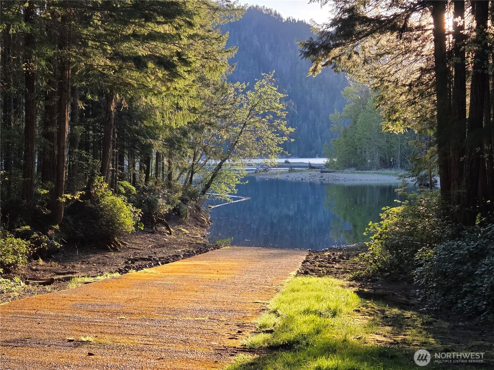 41 N Mt Rose Avenue , Hoodsport, WA 98548