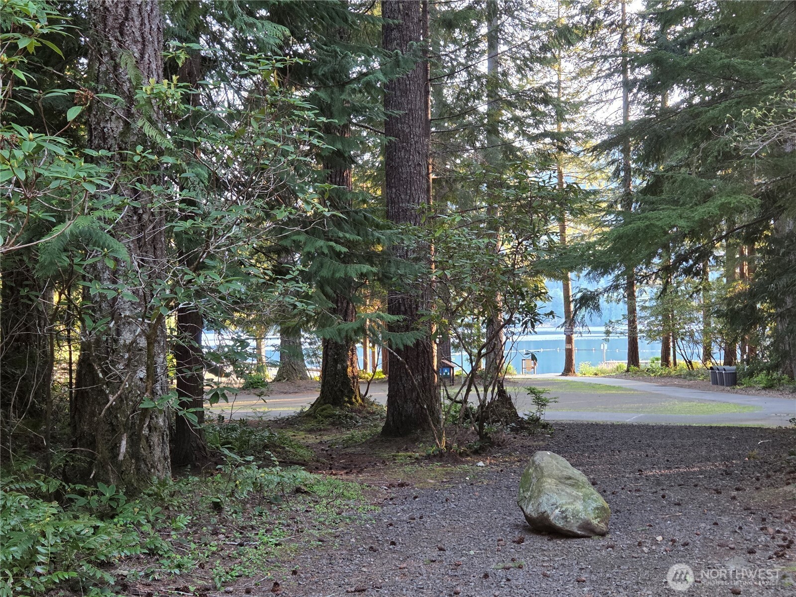 41 N Mt Rose Avenue , Hoodsport, WA 98548
