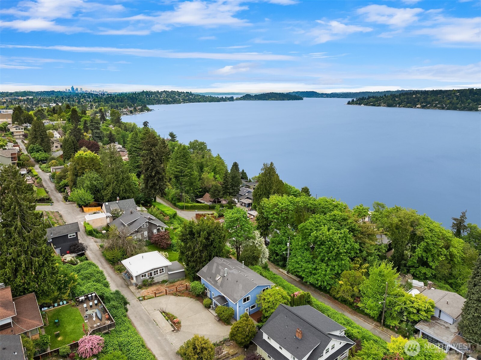 9823 Arrowsmith Avenue S, Seattle, WA 98118