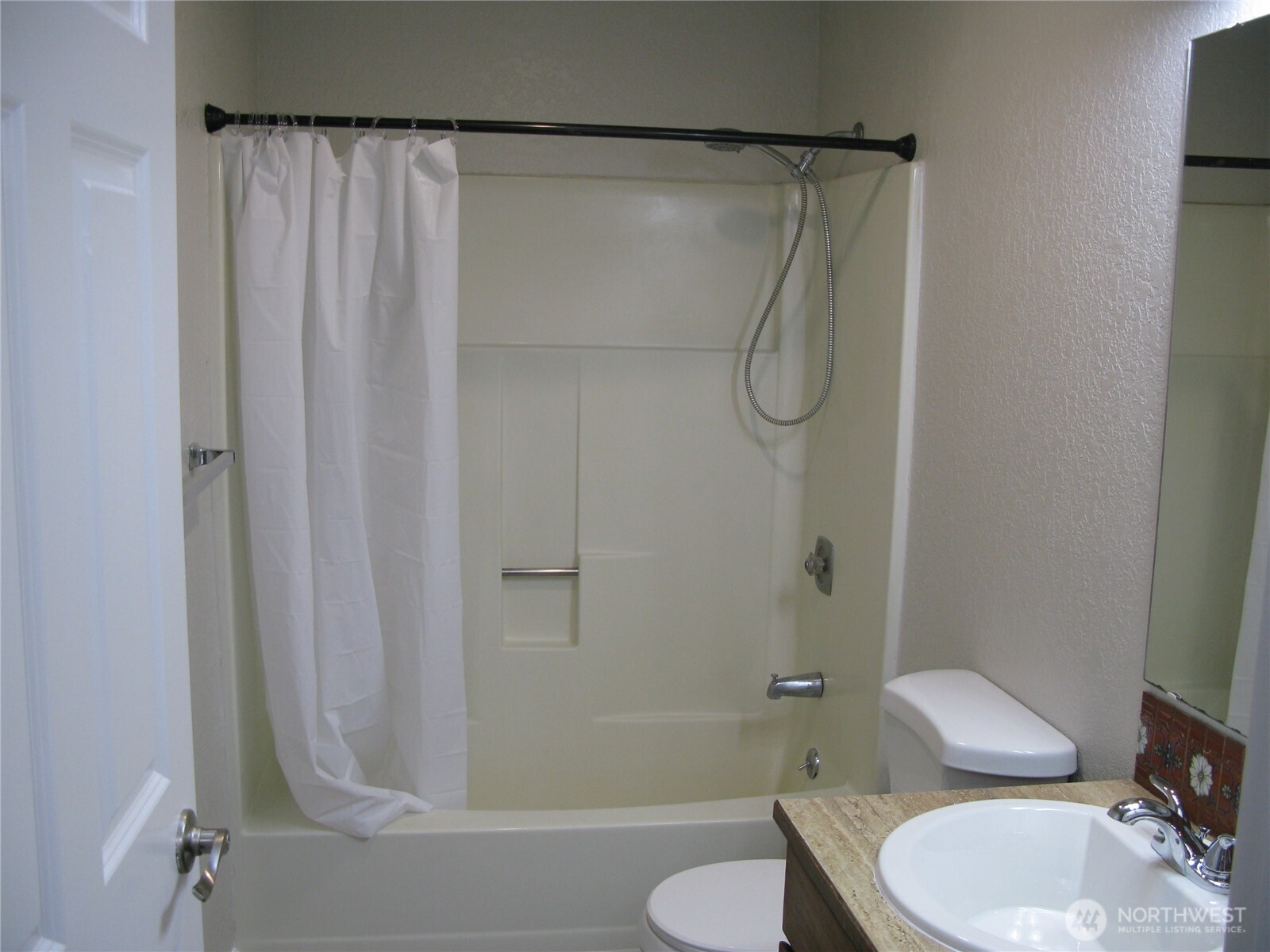 710 10th Street NE #D, Auburn, WA 98002