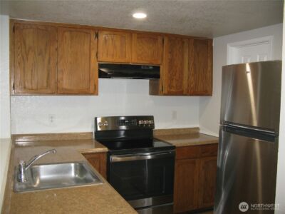 710 10th Street NE #D, Auburn, WA 98002 - Photo 2