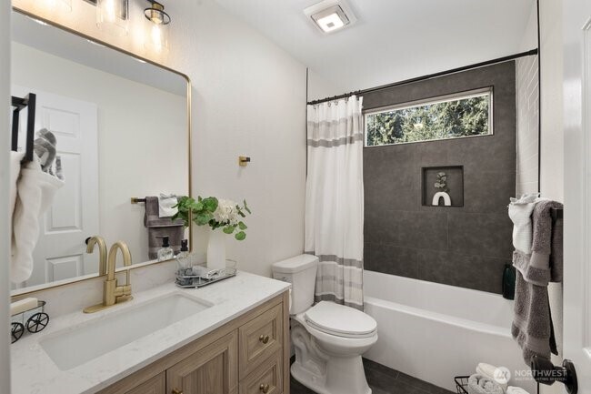 15717 97th Avenue Ct E, Puyallup, WA 98375-6703