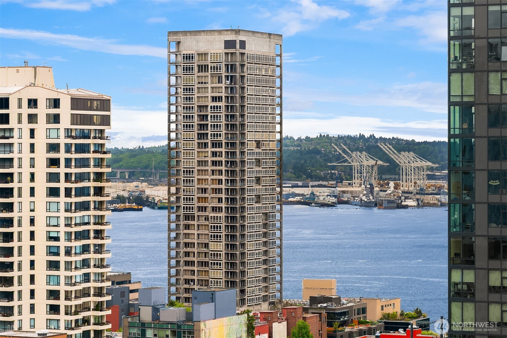 583 Battery Street #2208N, Seattle, WA 98121