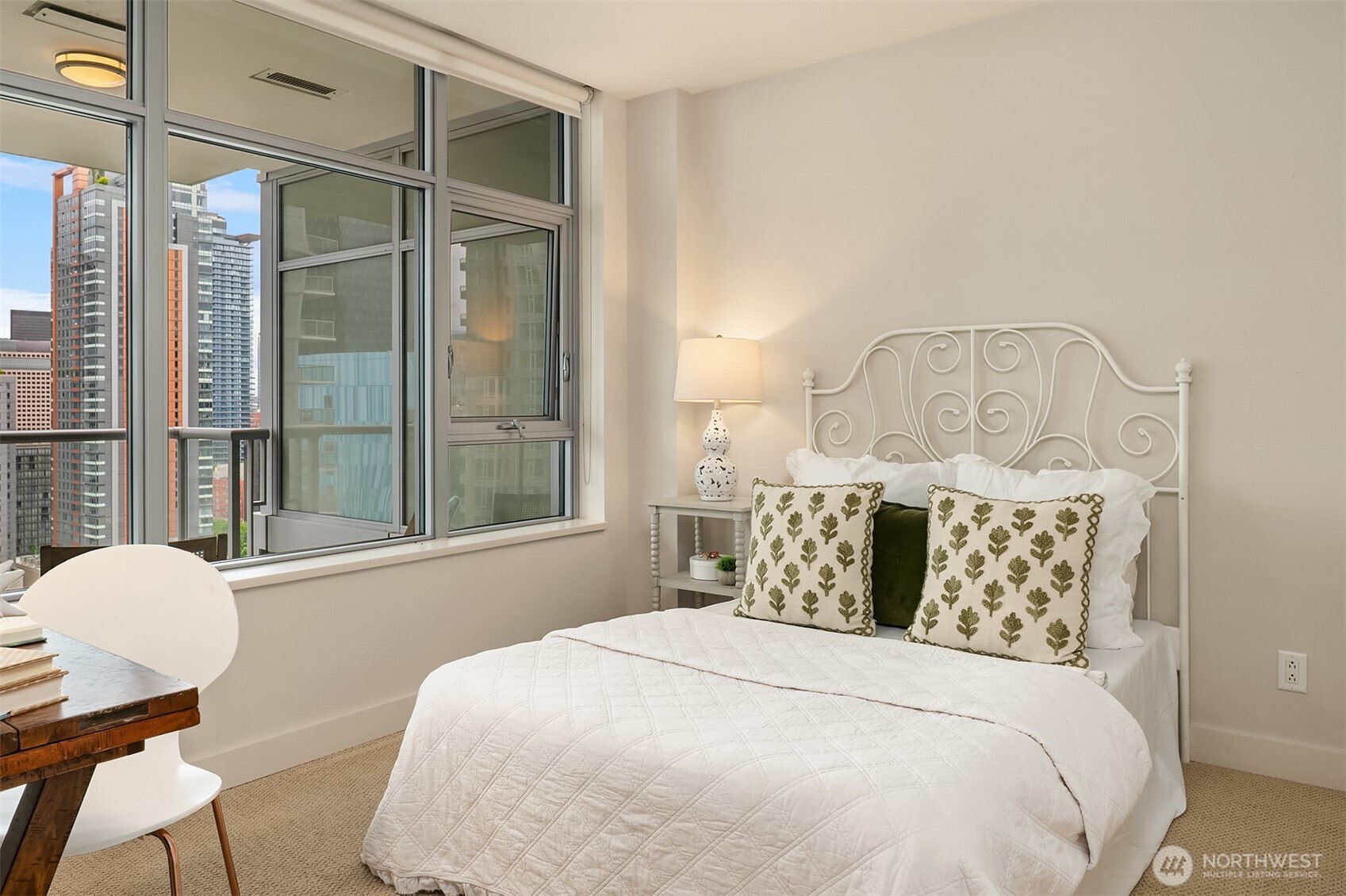 583 Battery Street #2208N, Seattle, WA 98121