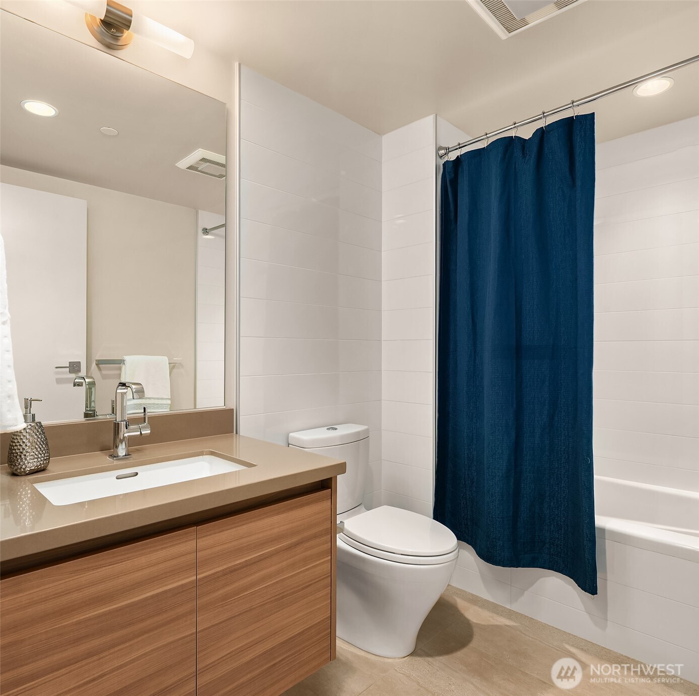 583 Battery Street #2208N, Seattle, WA 98121