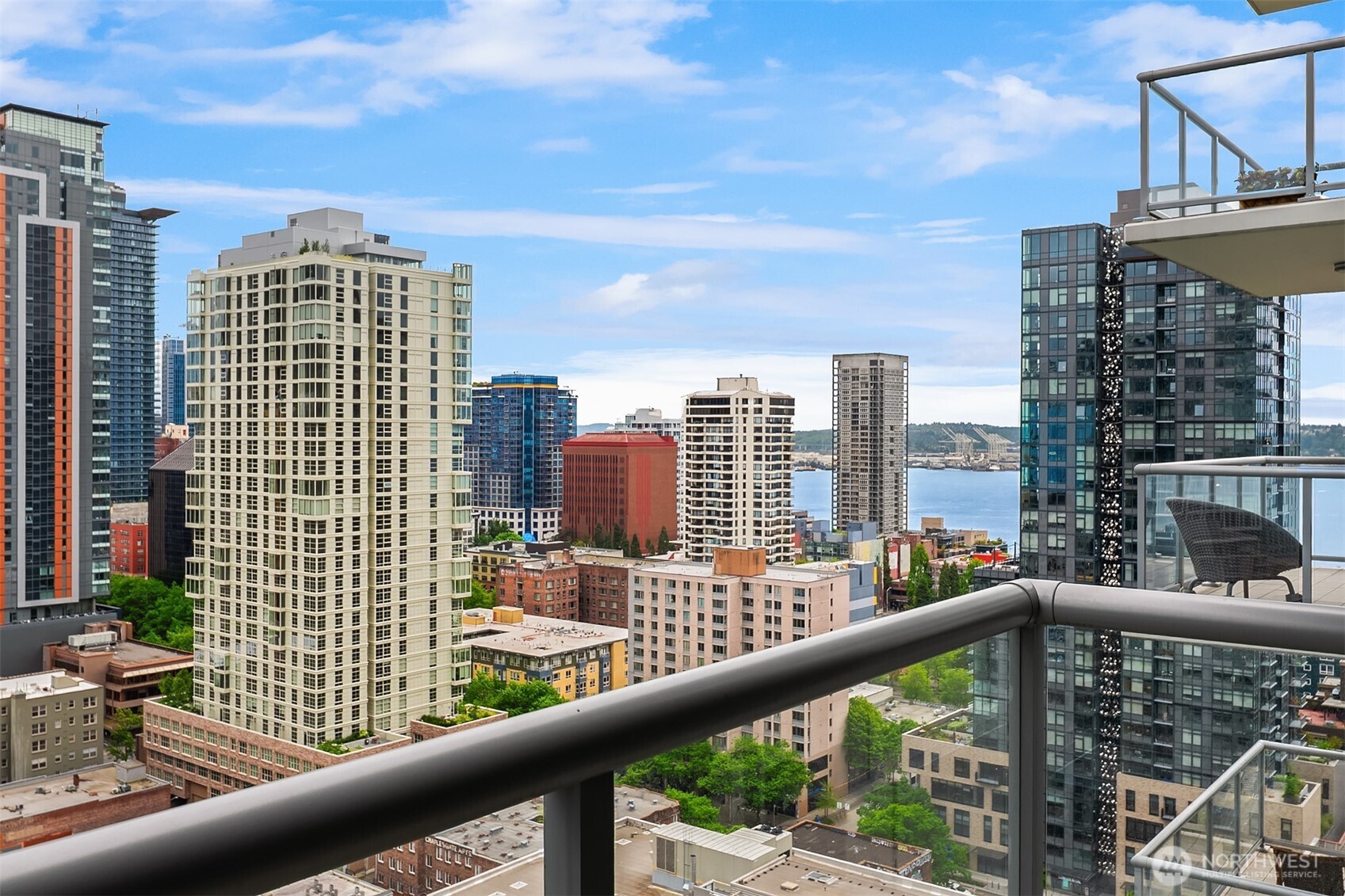 583 Battery Street #2208N, Seattle, WA 98121