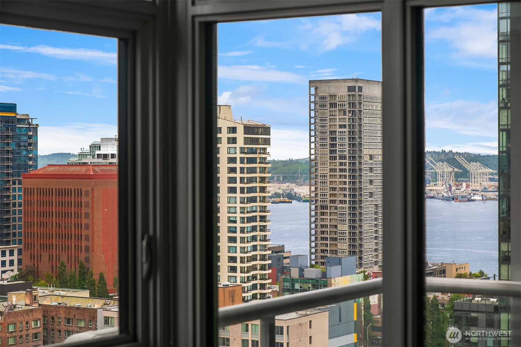 583 Battery Street #2208N, Seattle, WA 98121