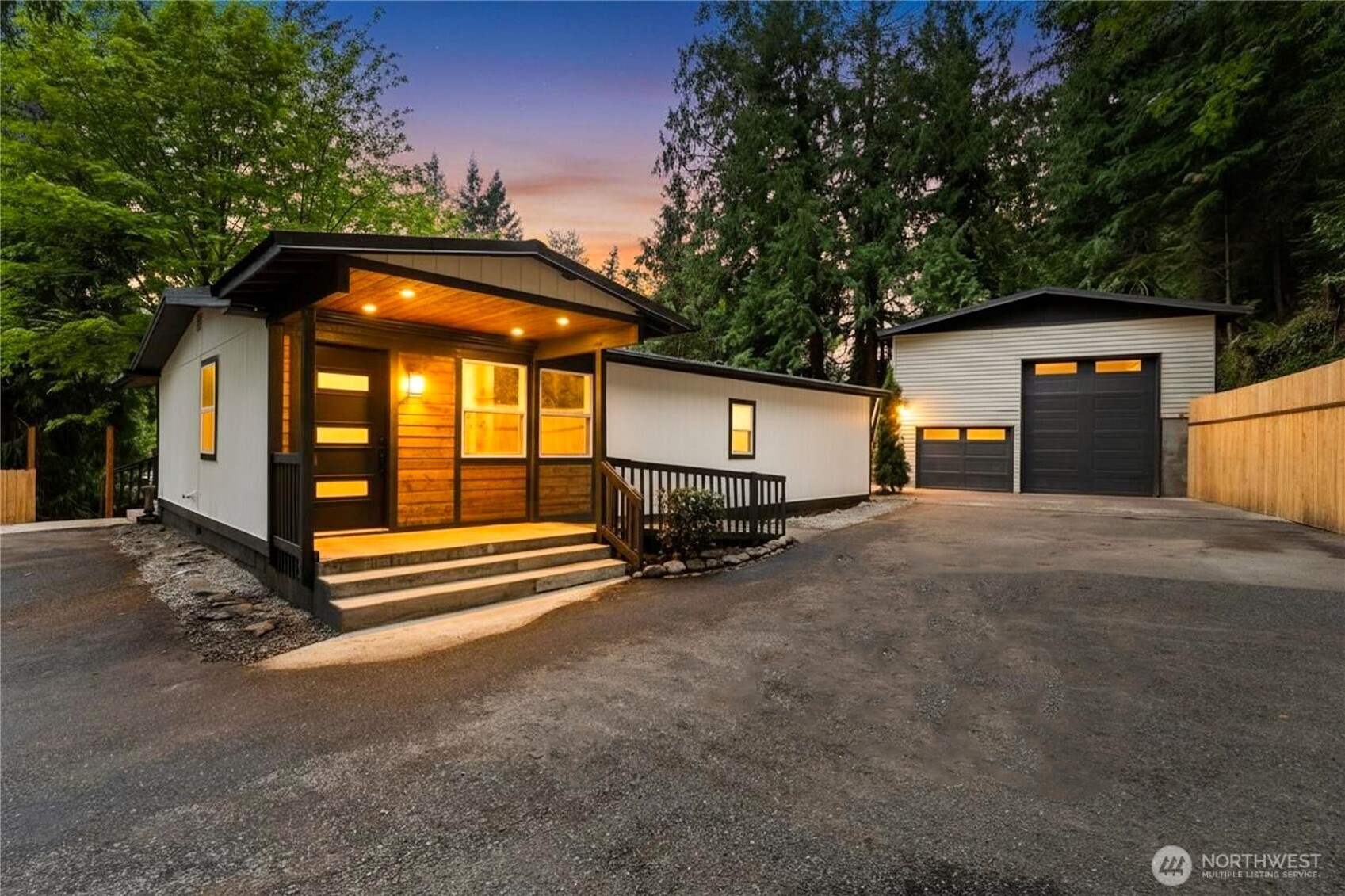 22518 Dorre Don Way , Maple Valley, WA 98038