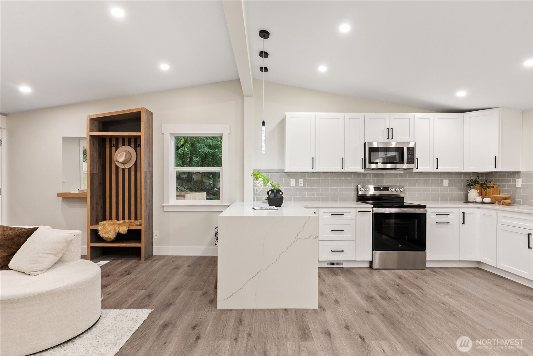 22518 Dorre Don Way , Maple Valley, WA 98038